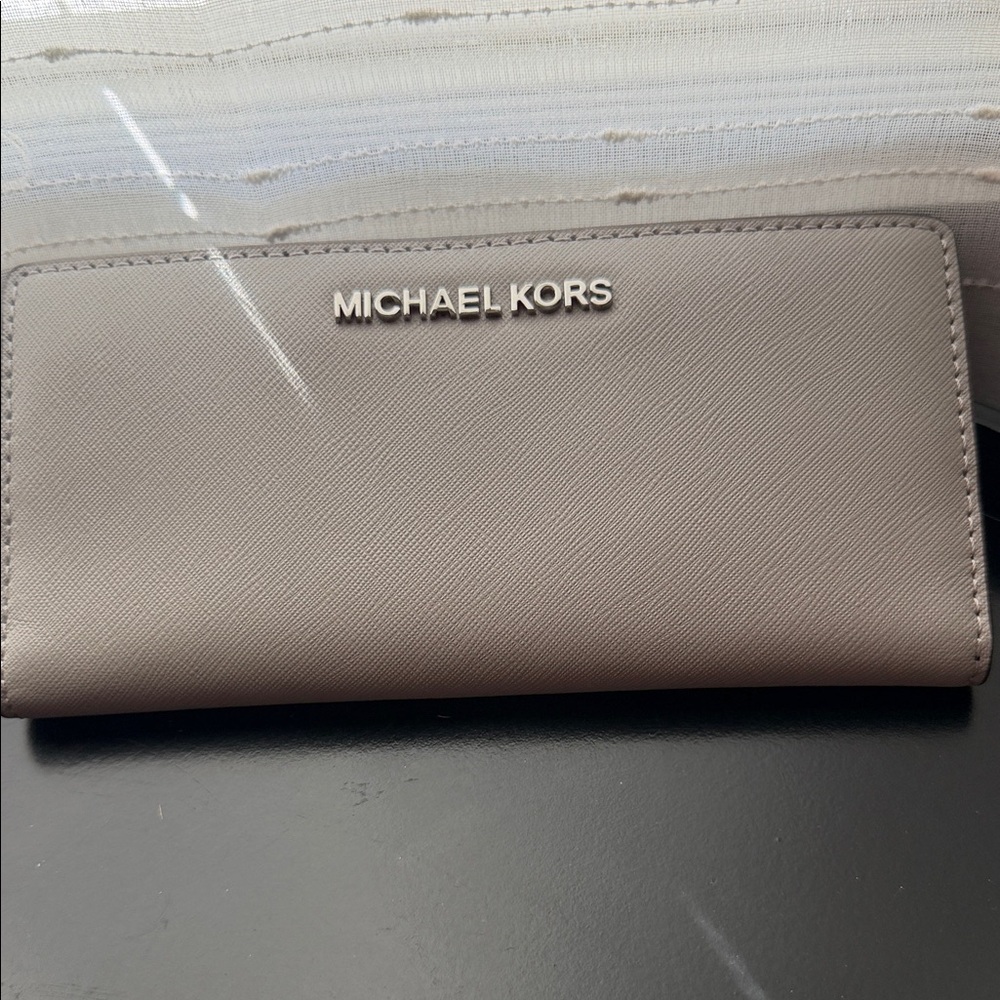 Michael Kors Neutral Taupe Saffiano Continental Wallet